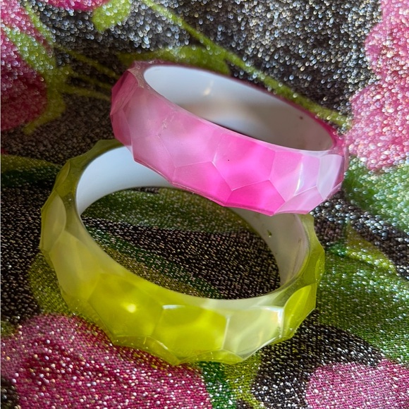 Vintage Jewelry - Vintage MCM Bangle Bracelets Gradient Ombré’d Color Carved Look Pink & Green